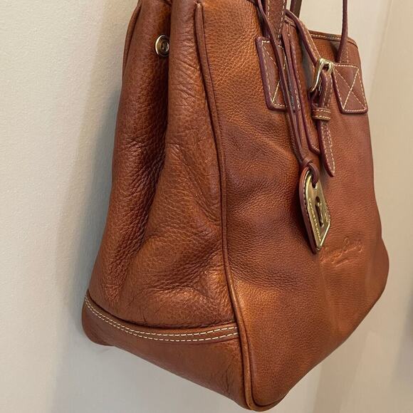 Vintage Dooney & Bourke Pebbled Leather Shoulder Bag | Expandable Brass Hardware - Picture 7 of 16